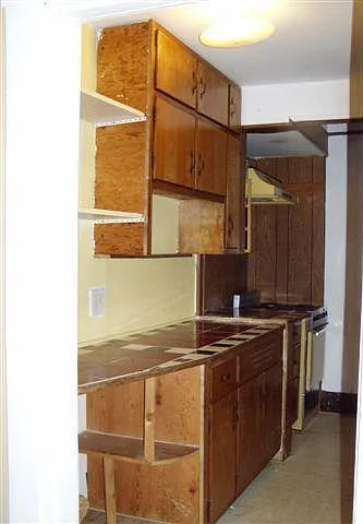 electric stove / refrigerator included / lots of cabinet storage