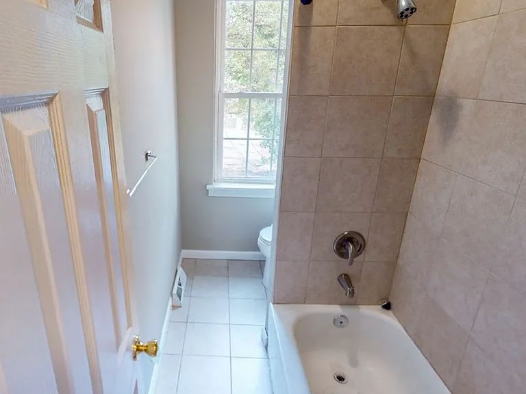 2429 Druid Hill Ave — Photo 13