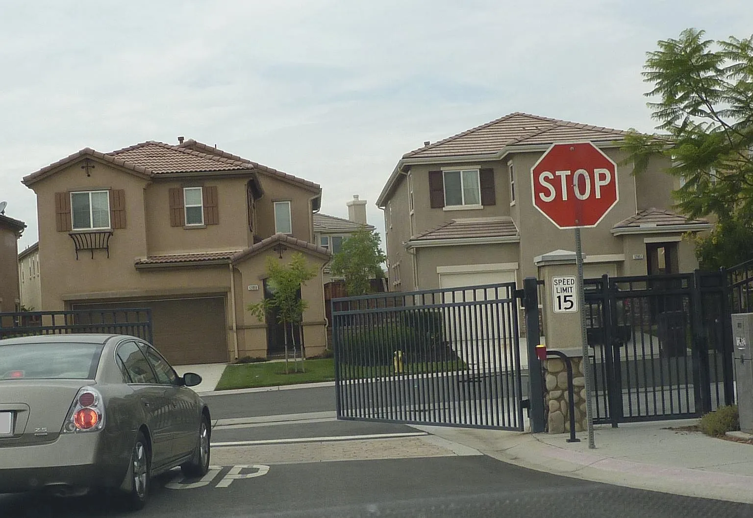 4 bed, 2.5 bath, 1932 sqft, $3,225 — Photo 3