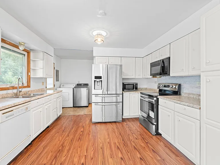 109 Landmeier Rd — Photo 8