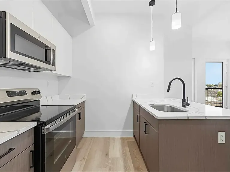 89-25 162nd St #405 — Photo 4