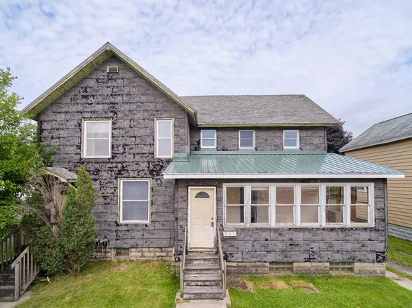 705 Kosciusko St, Manistee, MI 49660