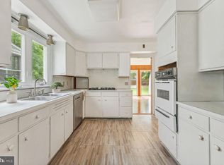 16 Cornwall Ave, Trenton, NJ 08618