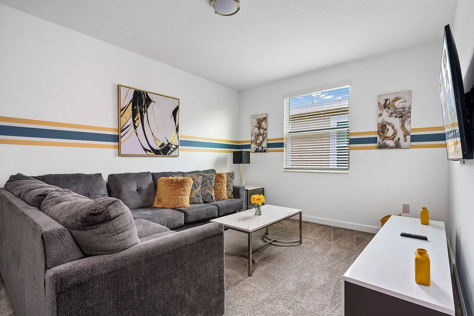 6 bed, 5.0 bath, 3282 sqft, $9,110 — Photo 3