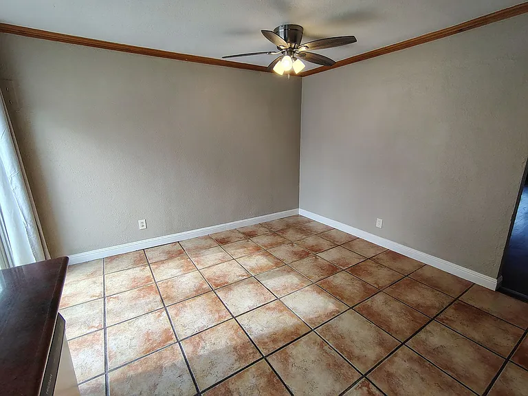 404 Camellia Way — Photo 8