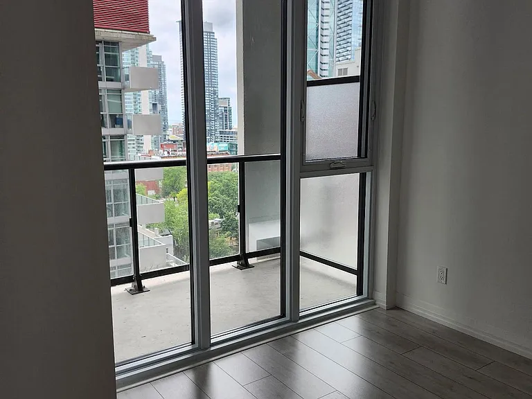 400 King St W #1212 — Photo 12