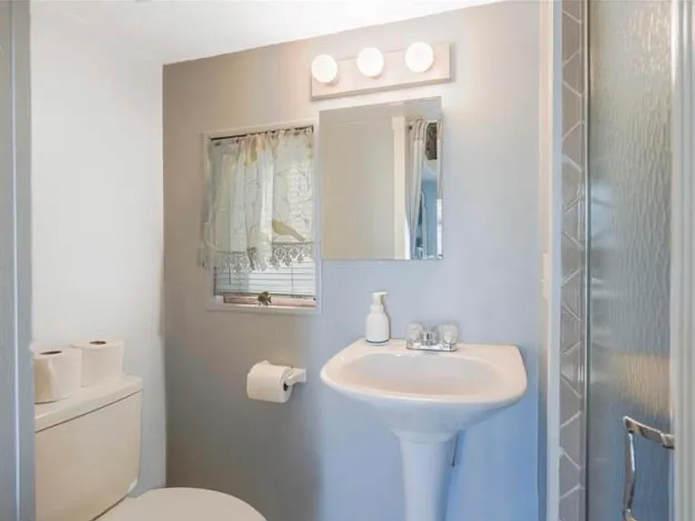 2048 Crystal Lake Dr — Photo 8