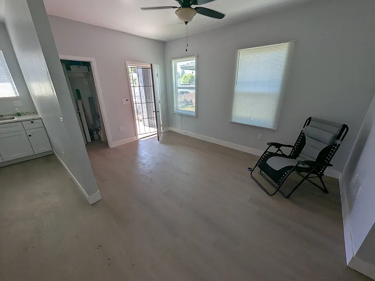 1423 Glenwood Dr — Photo 8