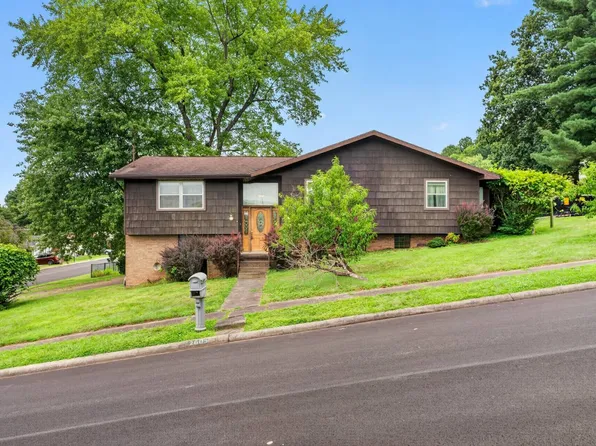 2605 Capital Dr, Parkersburg, WV 26101