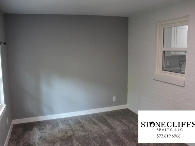 708 Houchin St — Photo 9