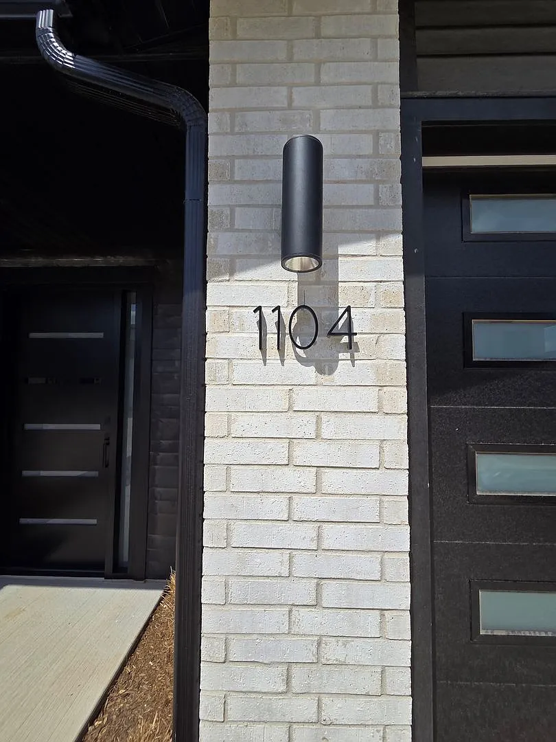 Building Photo - 1104 Emilia Ave
