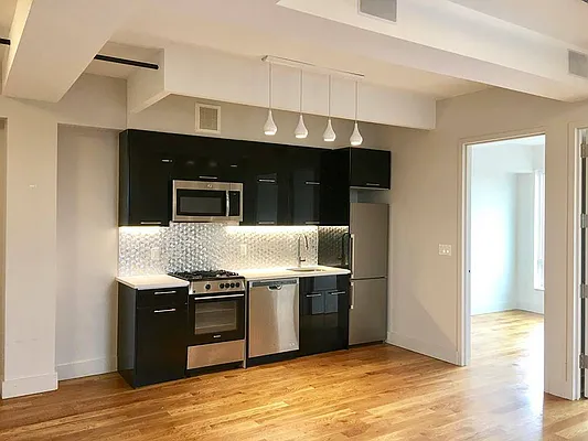 Rented by Manhattan Management LLC | media 71