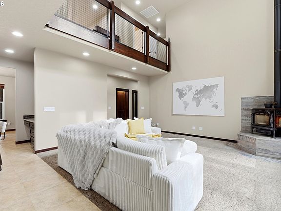 4th image of 57214 E Marmot Rd