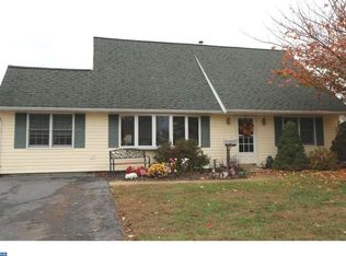 35 Cliff Rd, Levittown, PA 19057