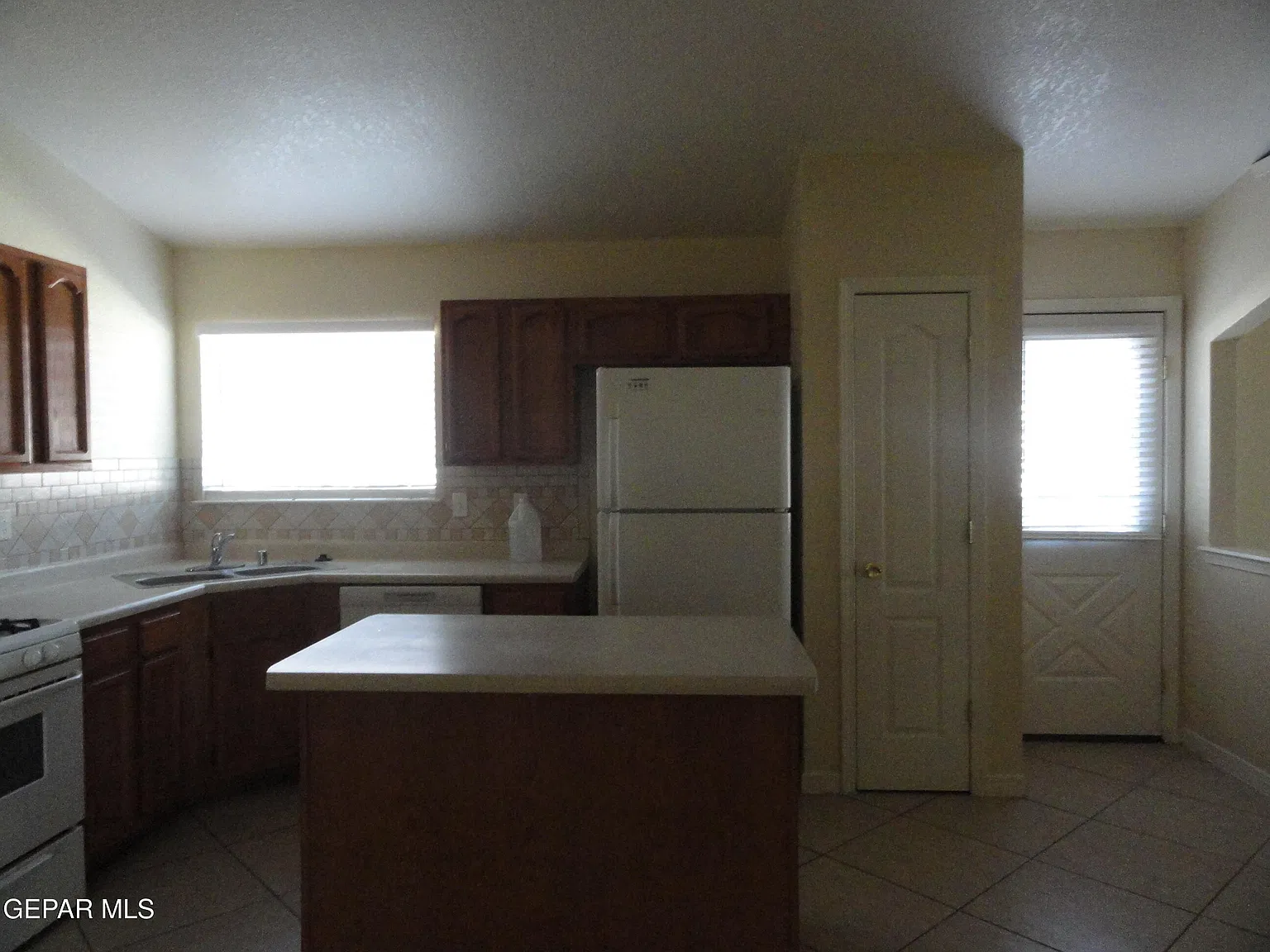 4 bed, 2.0 bath, 1546 sqft, $1,950 — Photo 3