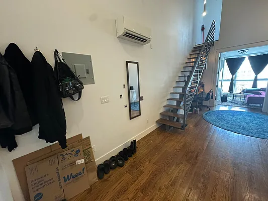 Rented by Loom Capital Group Inc. | media 18