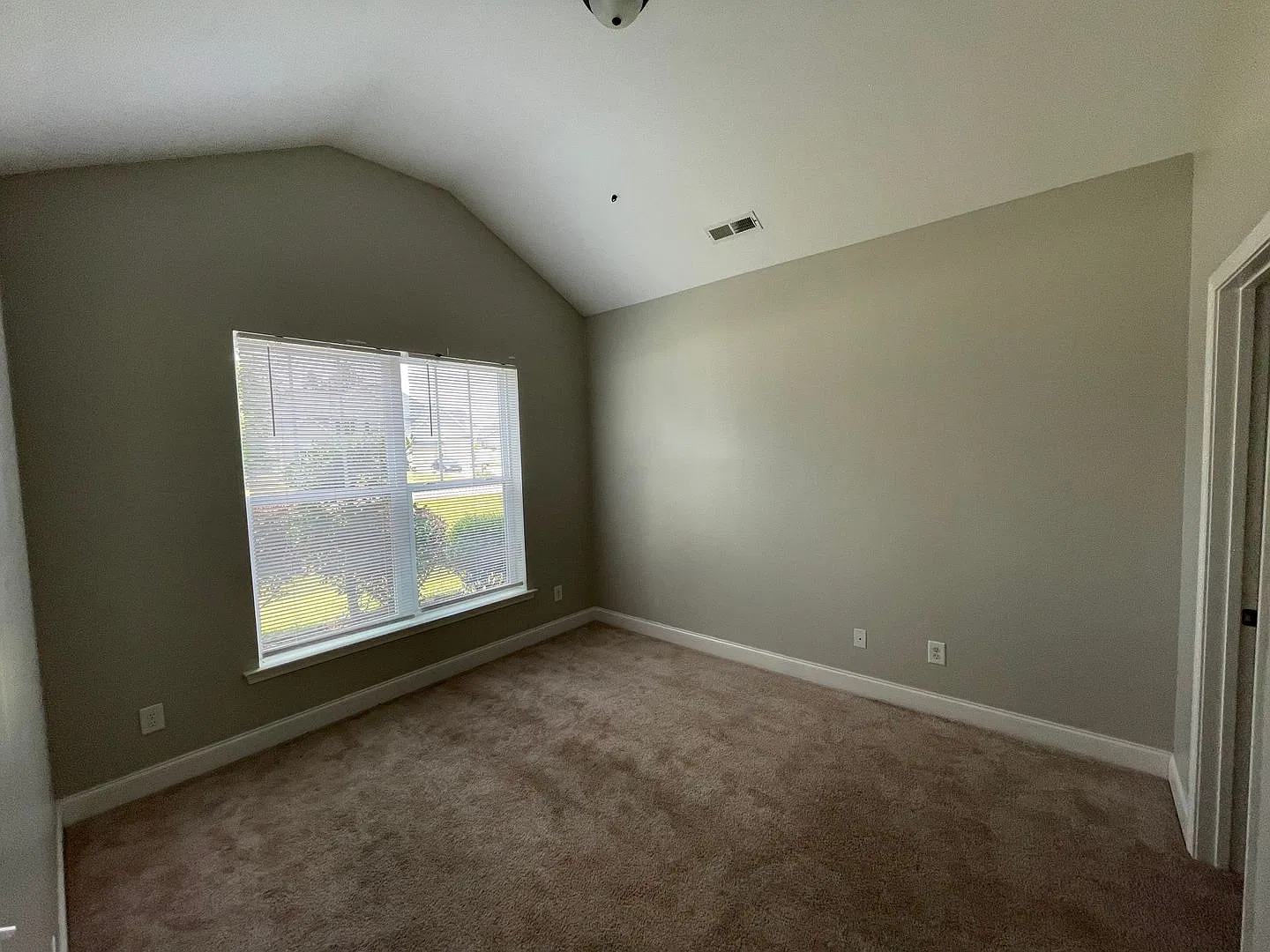 Large 6 Bedroom 5 Bath Home in Carolina Lakes! — Photo 4