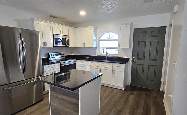 671 Royalty Ct #A — Photo 2