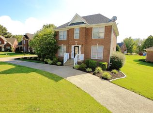 13802 Forest Bend Cir, Louisville, KY 40245
