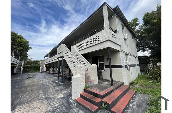 Building Photo - 7136 NW 14th Pl #2