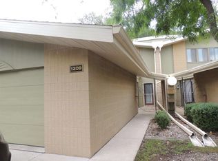 1209 S Nicolet Rd, Appleton, WI 54914