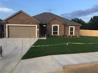 300 N Hyde Park Blvd, Cleburne, TX 76033