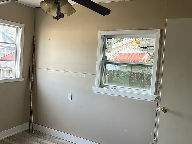 402 Deckbar Ave — Photo 2