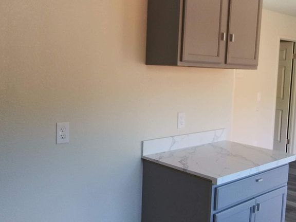5th image of 326 Ryegate Ct
