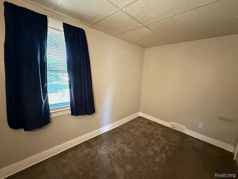 5015 Sashabaw Rd — Photo 11