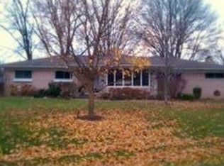 2166 E Hammond Lake Dr, Bloomfield Hills, MI 48302