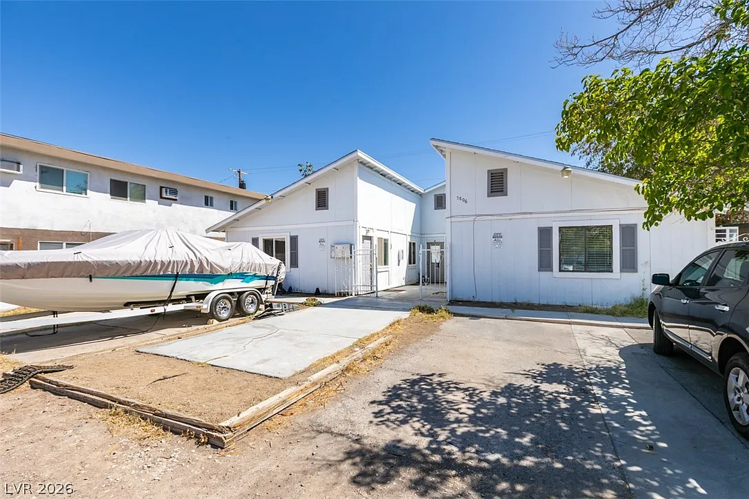 1 bed, 1.0 bath, 1960 sqft, $795 — Photo 2