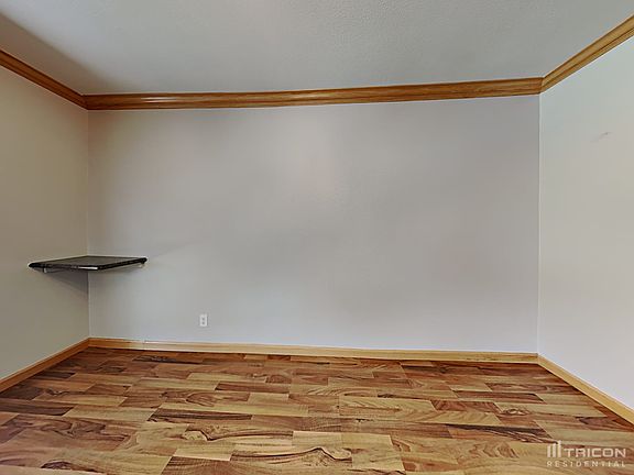 4th image of 905 W Madill St