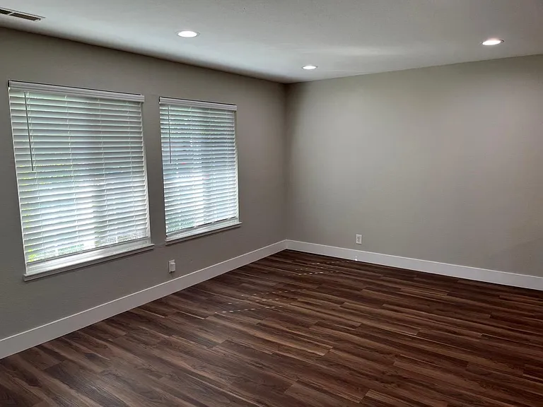 4844 Saginaw Cir — Photo 9