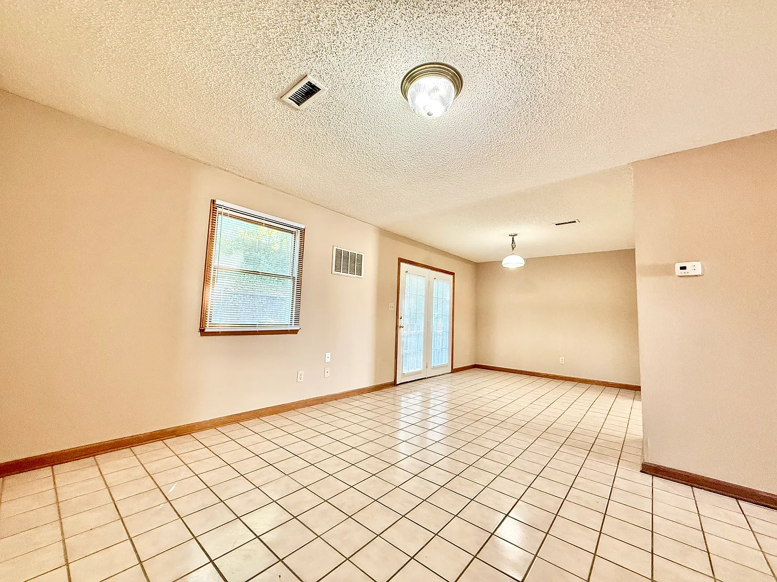 3 bed, $1,375 — Photo 2