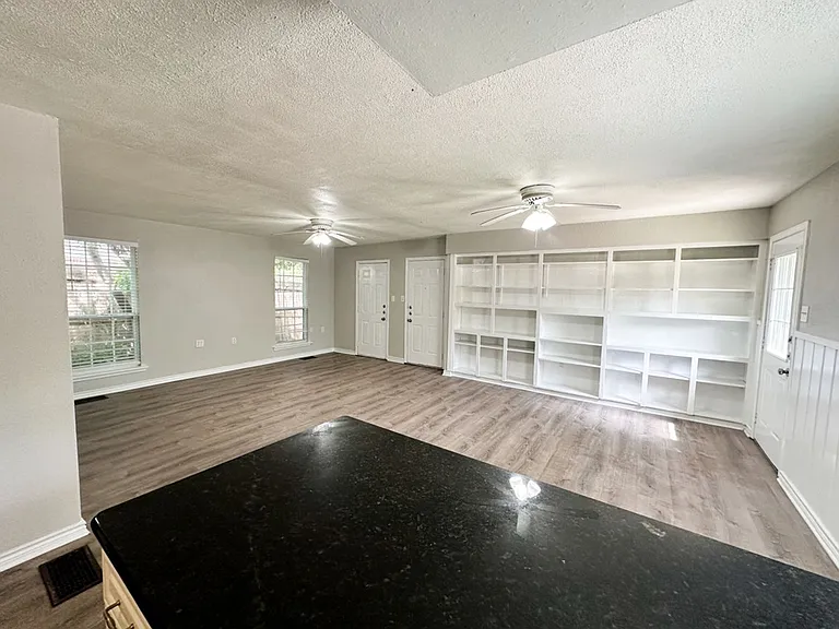 6461 Danbury Ln — Photo 16