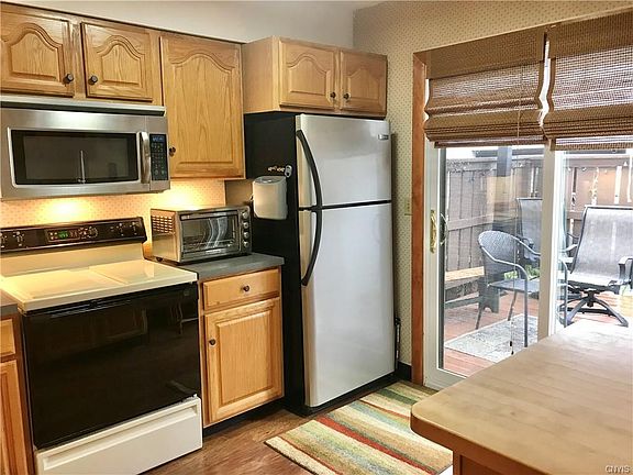 5th image of 101 Natick Cir