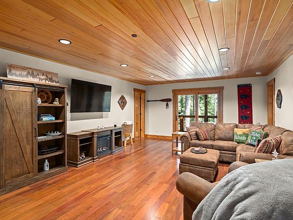 4th image of 563 Robin Rd