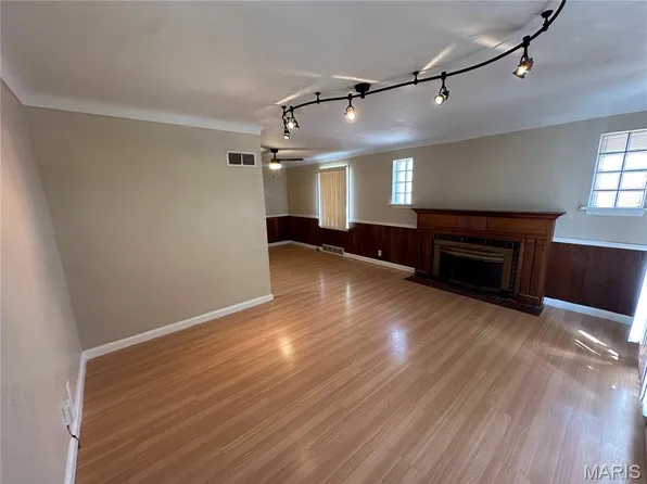 7423 Leadale Dr, Saint Louis, MO 63121