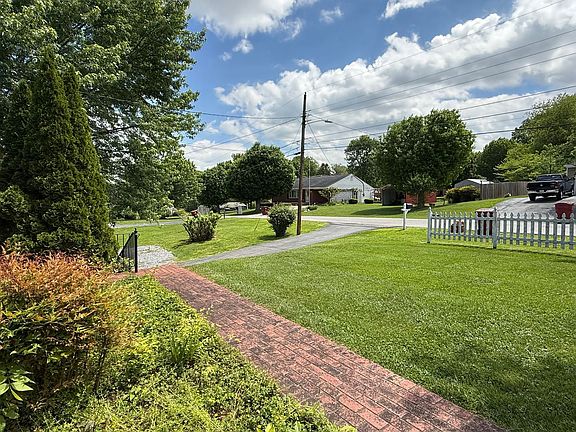 4th image of 604 Ridgeview Dr