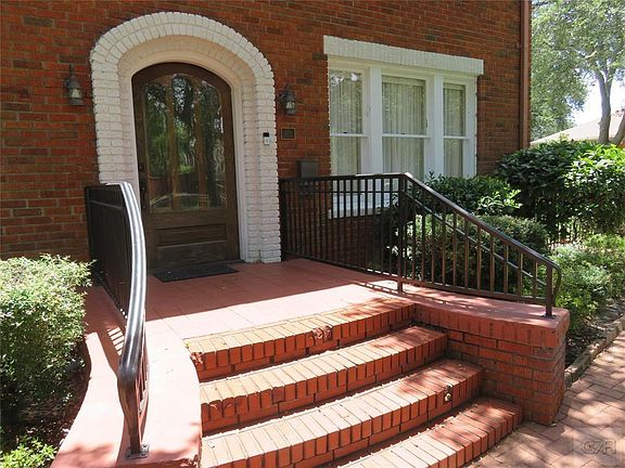3rd image of 20 Cedar Lawn Cir