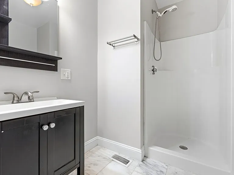 191 Everett St #1 — Photo 11