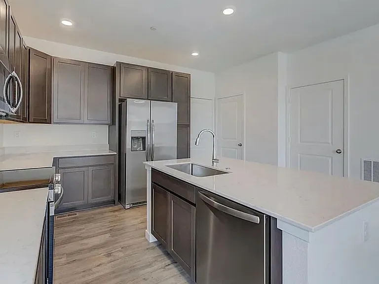 5483 Euclid Ct — Photo 13