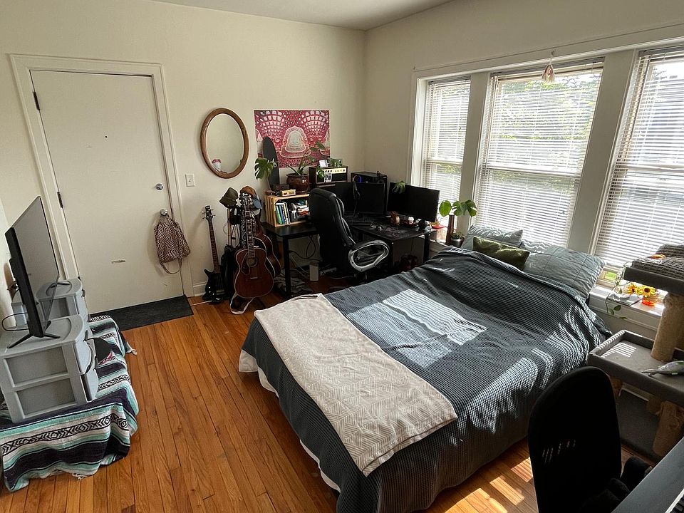 1st image of 2339 N Sacramento Ave APT 3N