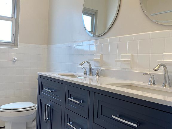 4th image of 1024 Throgmorton Ave #2