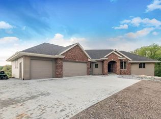 5001 N Grand Videre Dr, Janesville, WI 53548