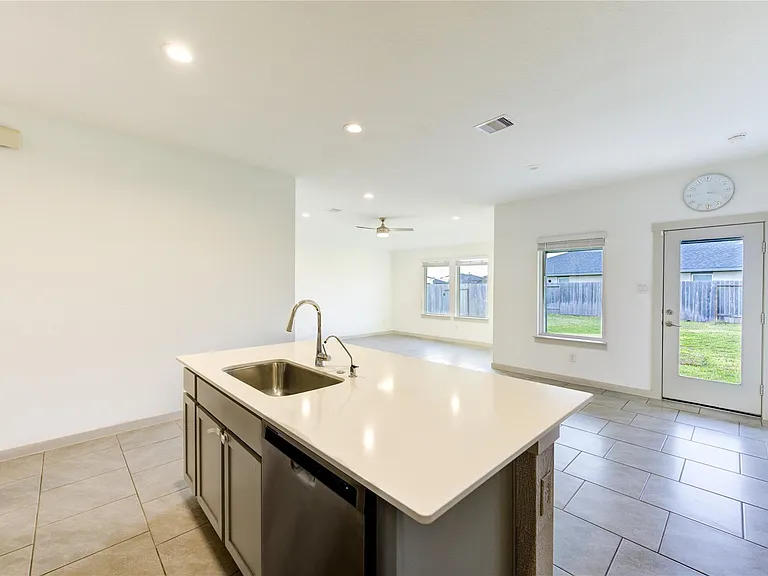 29430 Travis Trce — Photo 3