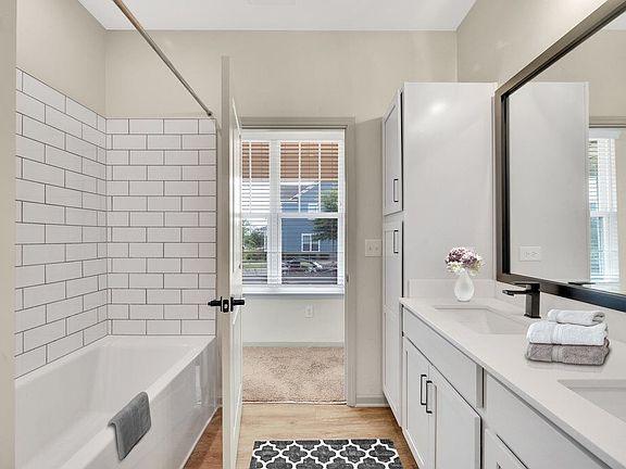 5th image of 14221 S Polk St #11325