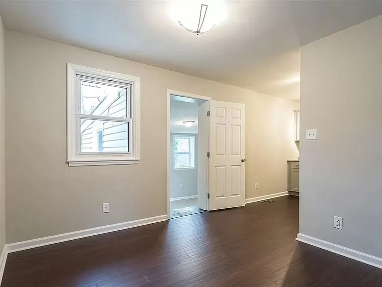 709 Glenbrook Dr — Photo 5