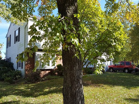 3rd image of 4422 Majestic Ln