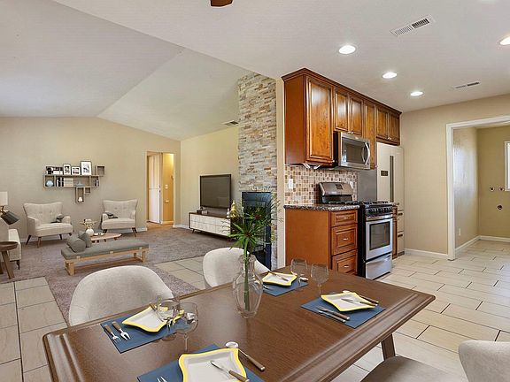 4th image of 1406 Castle Oaks Dr